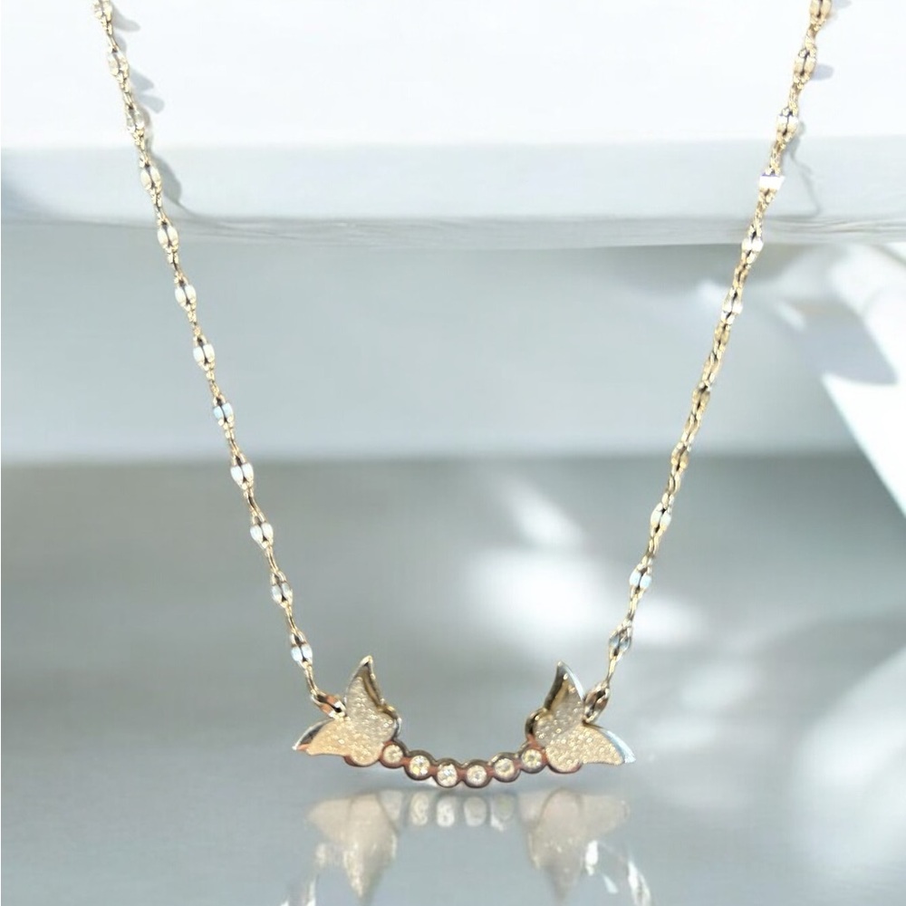 Stunning Full Rhinestones Butterfly Claw Chain Necklace in Silver